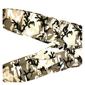 Akademiks camouflage pants
